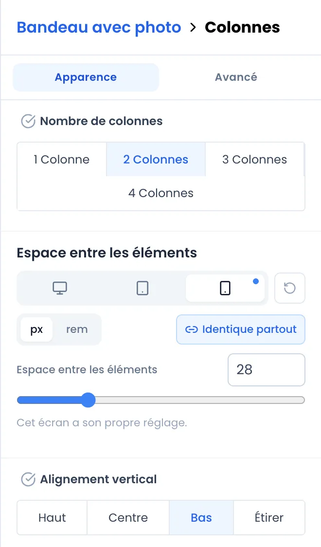 Réglages d'un bloc Colonnes (Bandeau avec photo > Colonnes), onglet Apparence : réglage Espace entre les éléments avec ses trois onglets d'appareil, l'onglet téléphone actif et marqué d'un point bleu, valeur 28 px et la mention « Cet écran a son propre réglage. »
